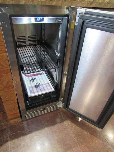 Perlick 15" Signature Series Stainless Steel Outdoor Refrigerator